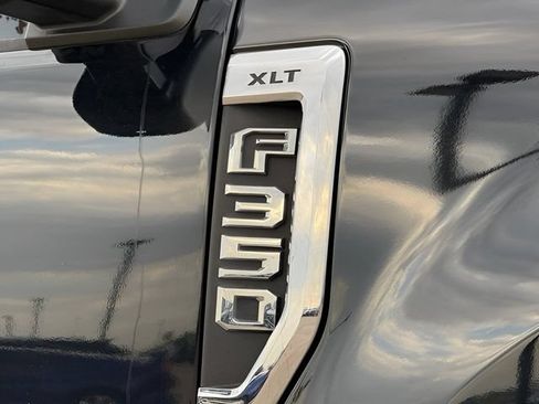 Used 2019 Ford F350 XLT w/ XLT Premium Package AWD/4WD image 11