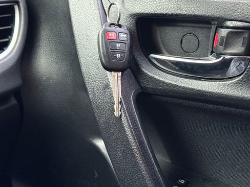 Used 2014 Toyota Corolla LE image 23