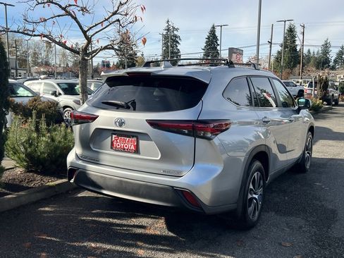 Certified 2024 Toyota Highlander XLE image 7