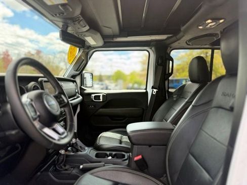 Used 2023 Jeep Wrangler Unlimited Sahara w/ Cold Weather Group AWD/4WD image 16