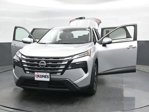 Used 2025 Nissan Rogue SV AWD/4WD image 47