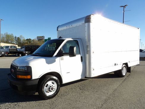 Used 2020 GMC Savana 3500 Extended w/ Driver Convenience Package image 3