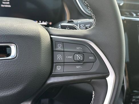 New 2025 Jeep Grand Cherokee Altitude image 22