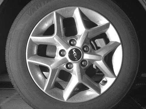 Used 2025 Kia Soul LX w/ LX Technology Package image 13