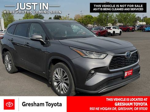 Used 2022 Toyota Highlander Platinum AWD/4WD image 1