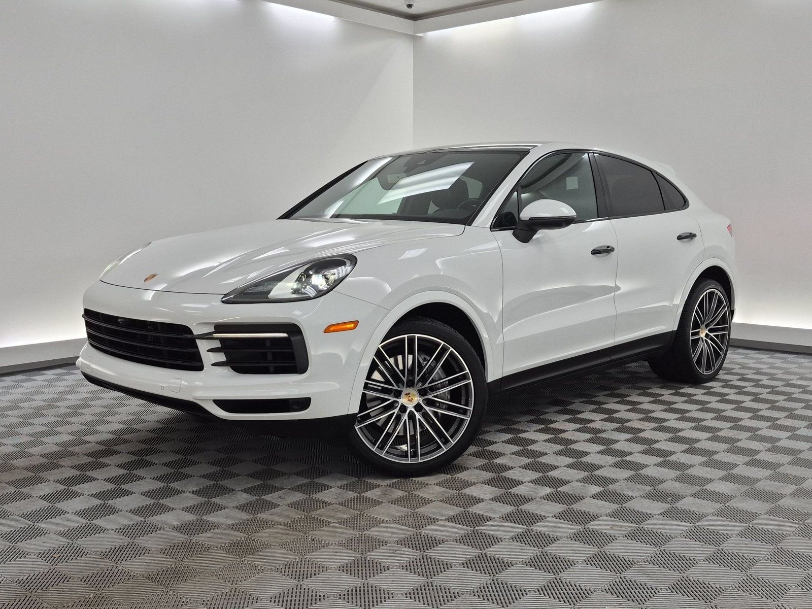Used 2023 Porsche Cayenne Coupe AWD/4WD image 1