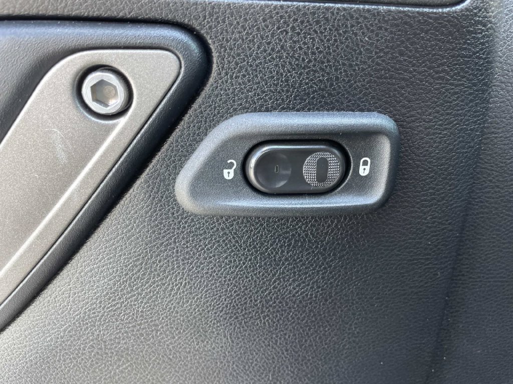 Used 2013 Jeep Wrangler Sport AWD/4WD image 39