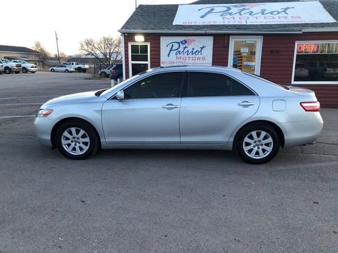 Used 2007 Toyota Camry XLE image 2