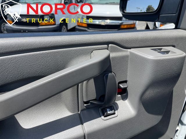 Used 2018 Chevrolet Express 2500 RWD image 15