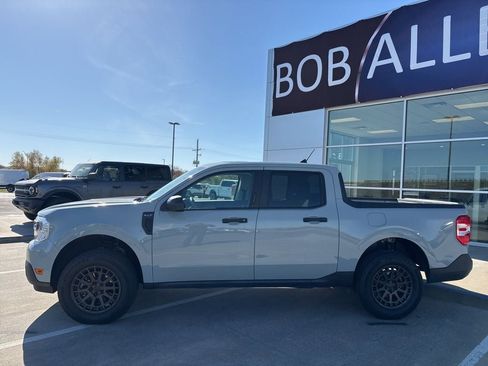 Used 2023 Ford Maverick XLT image 2