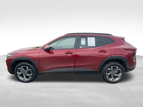 Used 2025 Chevrolet Trax LT w/ LT Convenience Package FWD image 5