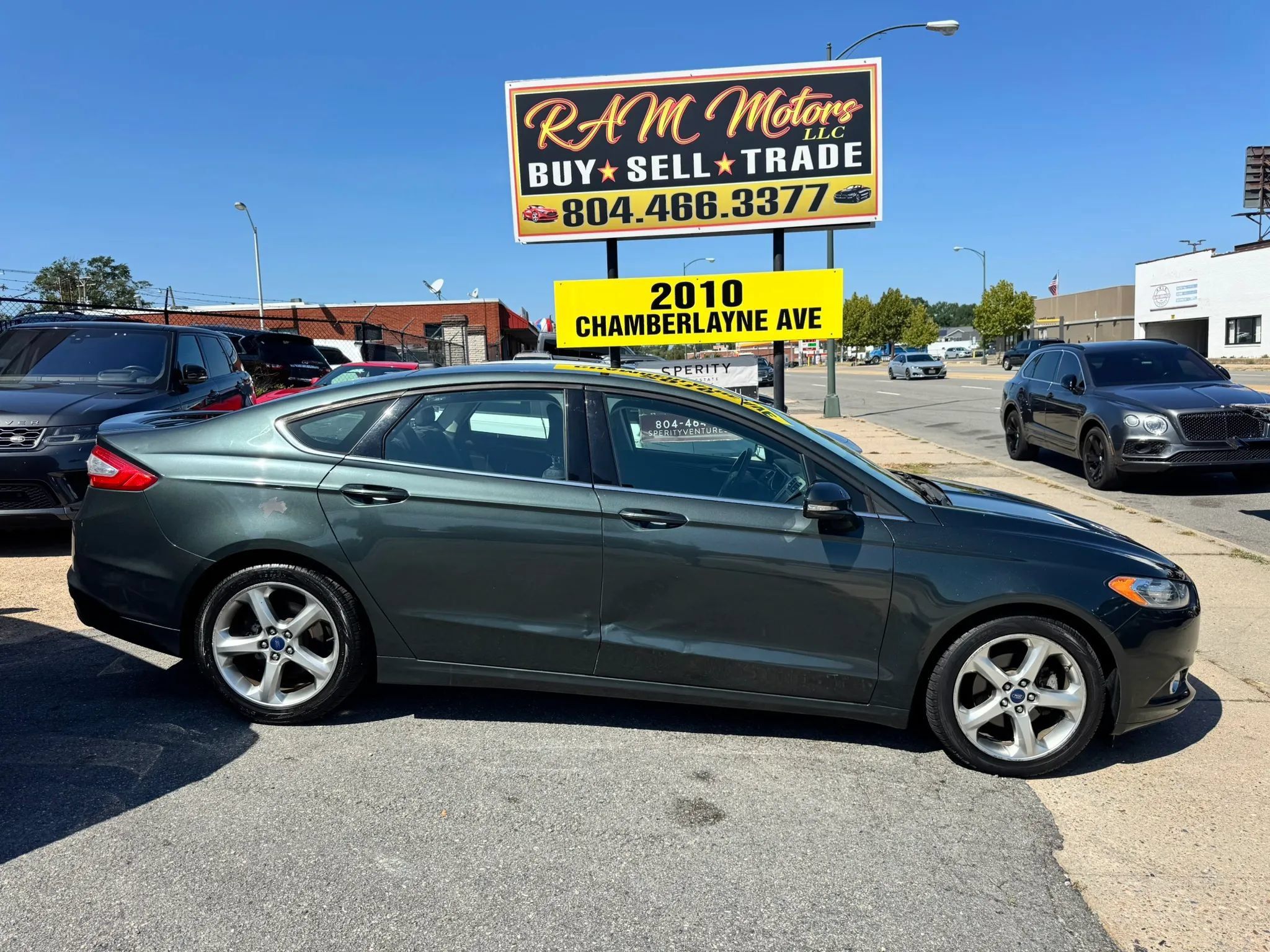 Used 2015 Ford Fusion SE FWD image 2