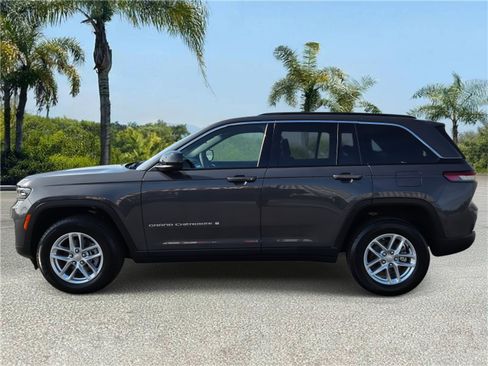 Used 2025 Jeep Grand Cherokee Laredo X RWD image 2