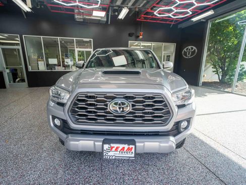 Used 2020 Toyota Tacoma TRD Sport AWD/4WD image 6