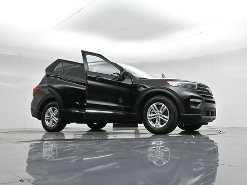 Certified 2022 Ford Explorer XLT w/ Equipment Group 202A image 53