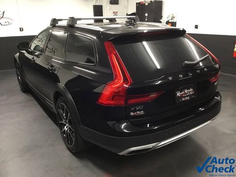 Used 2020 Volvo V90 T6 Cross Country image 7