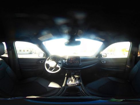 Used 2025 Jeep Compass Trailhawk image 42