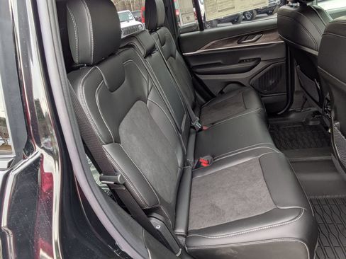 New 2026 Jeep Grand Cherokee Altitude AWD/4WD image 26
