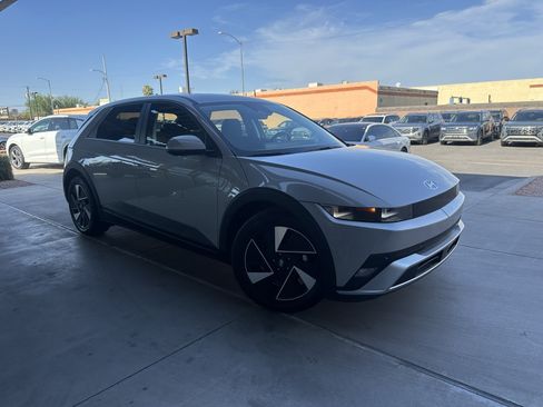 Used 2025 Hyundai Ioniq 5 SE RWD image 5