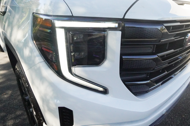 Used 2025 GMC Sierra 1500 Elevation w/ Preferred Package AWD/4WD image 36