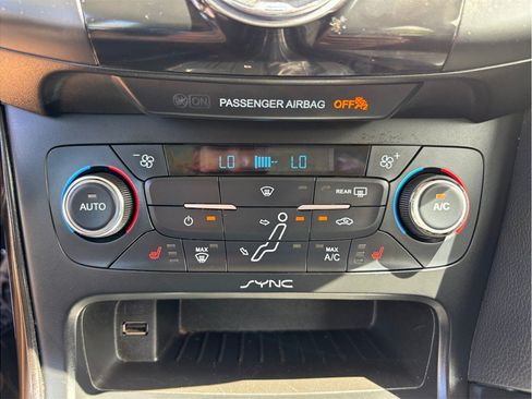 Used 2015 Ford Focus Titanium FWD image 26