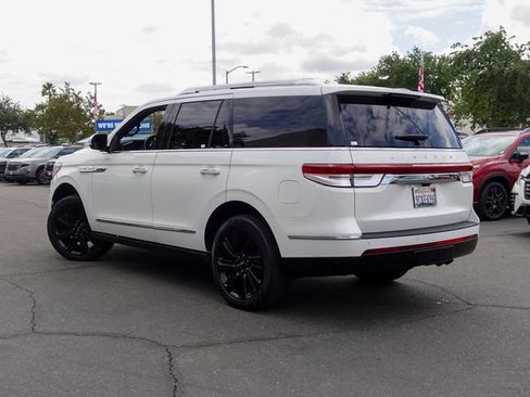 Used 2022 Lincoln Navigator Reserve AWD/4WD image 9