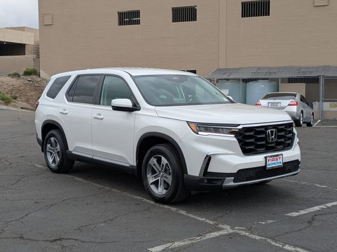 New 2025 Honda Pilot EX-L image 3