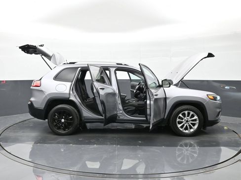 Used 2020 Jeep Cherokee Latitude w/ Cold Weather Group FWD image 47