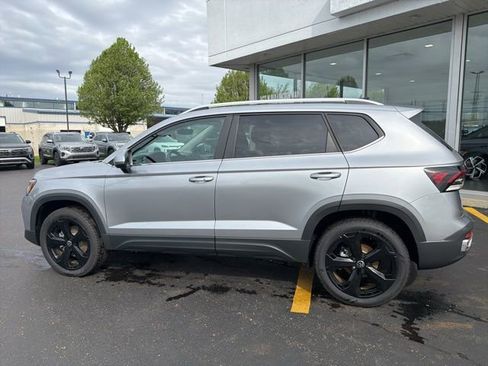 New 2025 Volkswagen Taos SEL AWD/4WD image 3