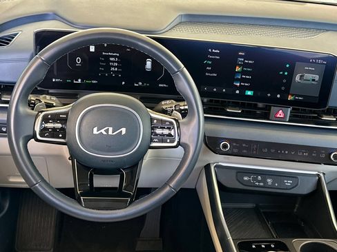 Certified 2025 Kia Carnival SX FWD image 15