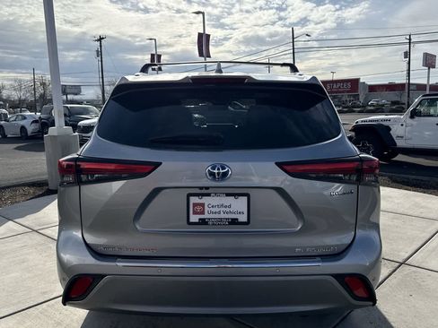 Used 2021 Toyota Highlander Platinum image 4