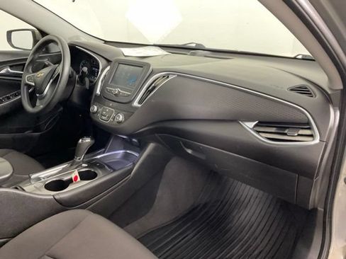 Used 2018 Chevrolet Malibu LT w/ LPO, Convenience Package 2 FWD image 28
