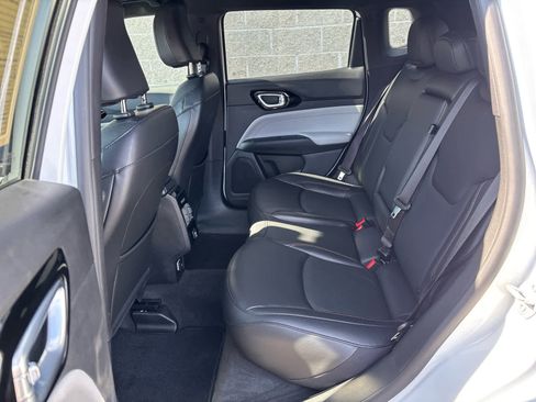 Used 2023 Jeep Compass Limited image 27