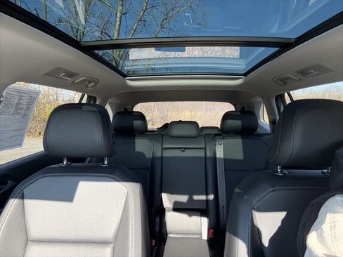 Certified 2019 Volkswagen Tiguan SE w/ Panoramic Sunroof Package image 26
