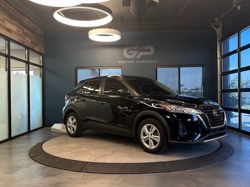 Used 2021 Nissan Kicks S FWD image 1