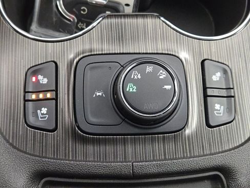 Used 2023 GMC Acadia SLT w/ Preferred Package image 33