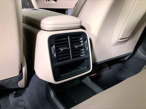 Used 2025 Porsche Taycan image 18