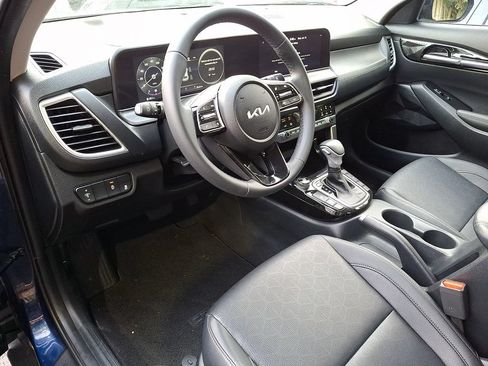 Used 2024 Kia Seltos EX AWD/4WD image 9