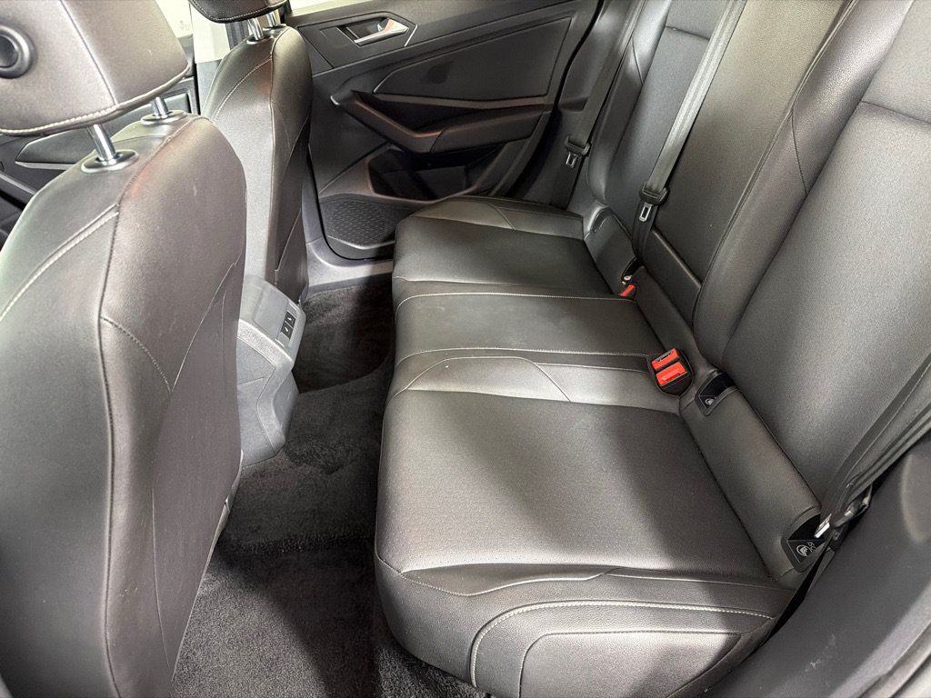 Used 2019 Volkswagen Jetta SE w/ Cold Weather Package FWD image 19