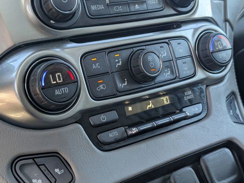 Used 2016 Chevrolet Suburban LT w/ Luxury Package image 28