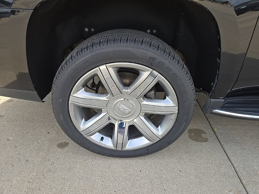 Used 2019 Cadillac Escalade ESV Luxury AWD/4WD image 10