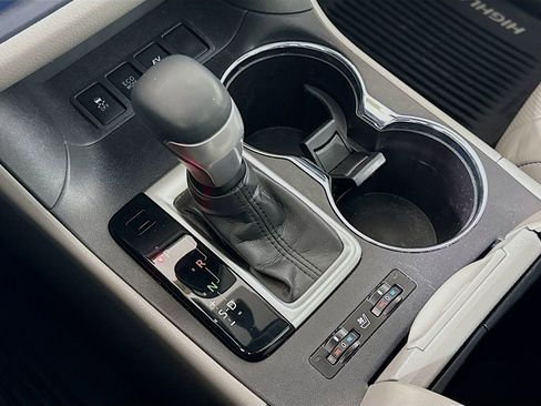 Certified 2018 Toyota Highlander Limited Platinum image 15