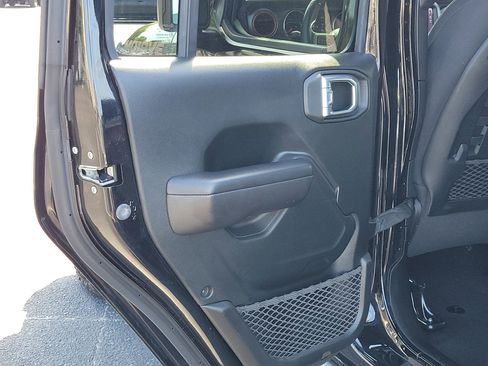 Used 2021 Jeep Gladiator Mojave AWD/4WD image 13