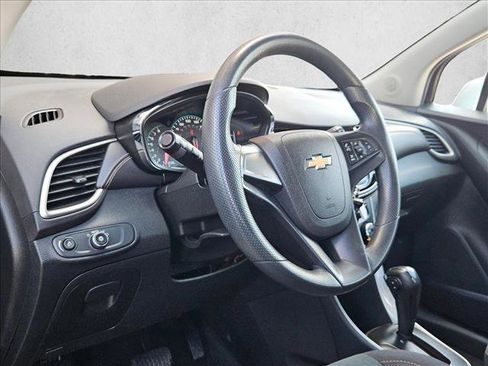 Used 2019 Chevrolet Trax LS image 10