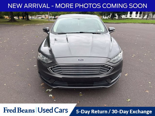 Used 2017 Ford Fusion SE w/ Fusion SE Technology Package FWD image 2