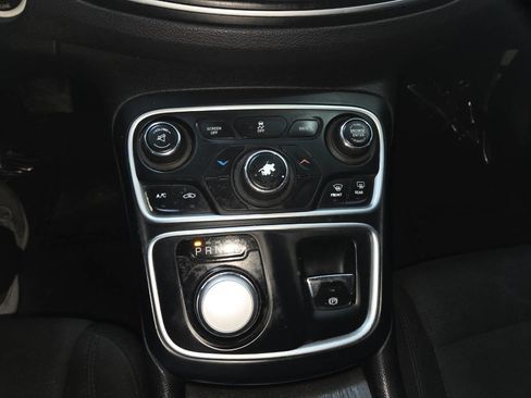 Used 2015 Chrysler 200 Limited w/ Convenience Group FWD image 31