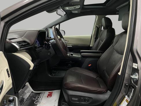Used 2022 Toyota Sienna Platinum AWD/4WD image 35