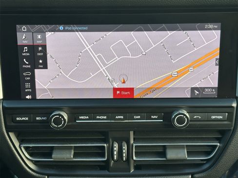 Used 2021 Porsche Macan S image 22