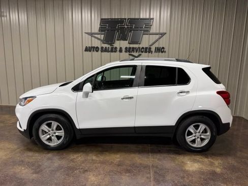 Used 2019 Chevrolet Trax LT w/ Driver Confidence Package FWD image 3