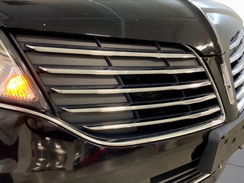 Used 2019 Lincoln MKT AWD image 32